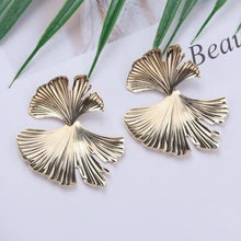 Load image into Gallery viewer, Leaf Shape Drop Earring