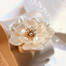 Load image into Gallery viewer, Flower Brooch pins plant Brooch